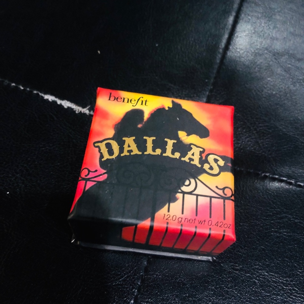 Benefit Dallas Powder